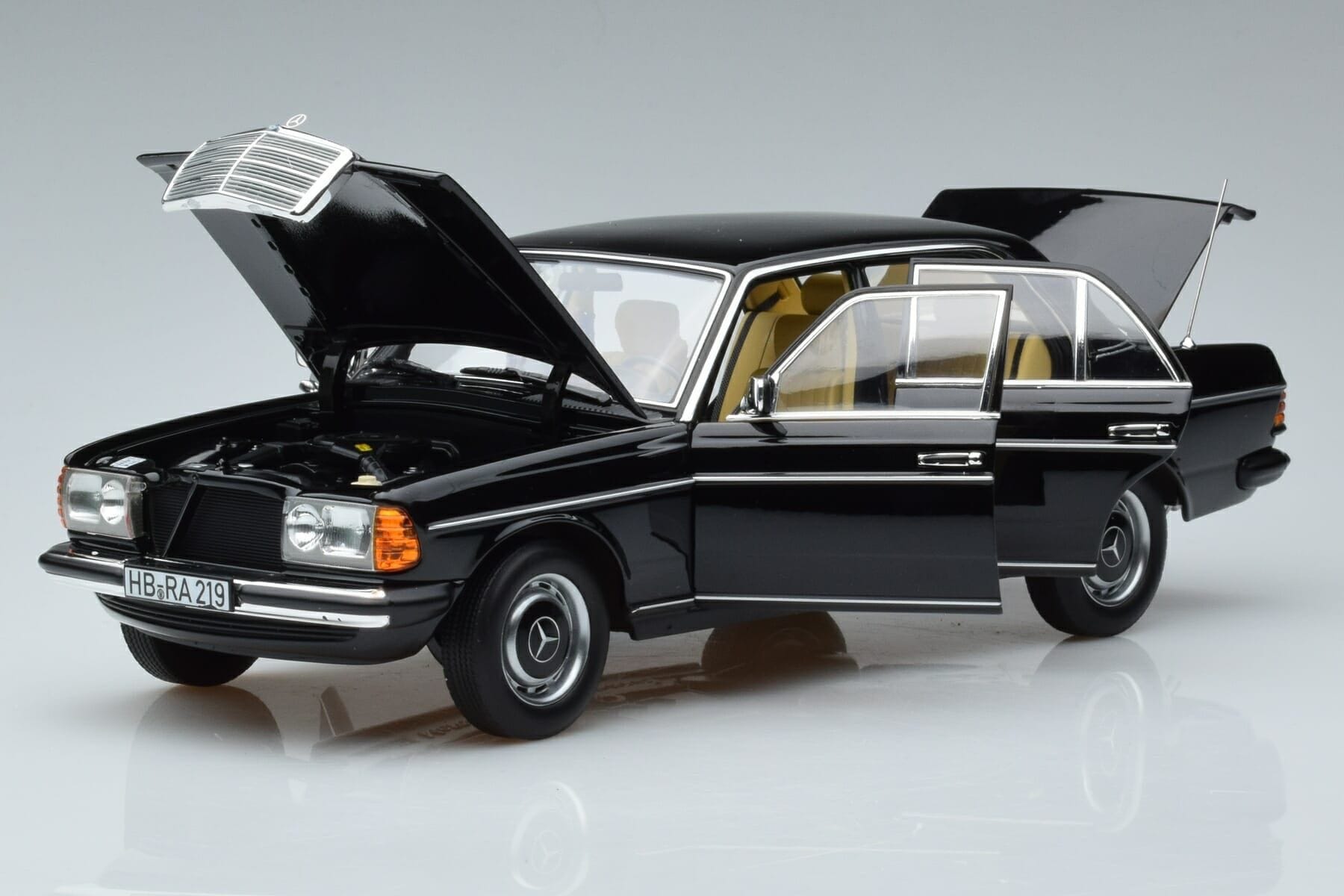 Norev Mercedes Benz 230 E W123 1980 Schwarz 1/18