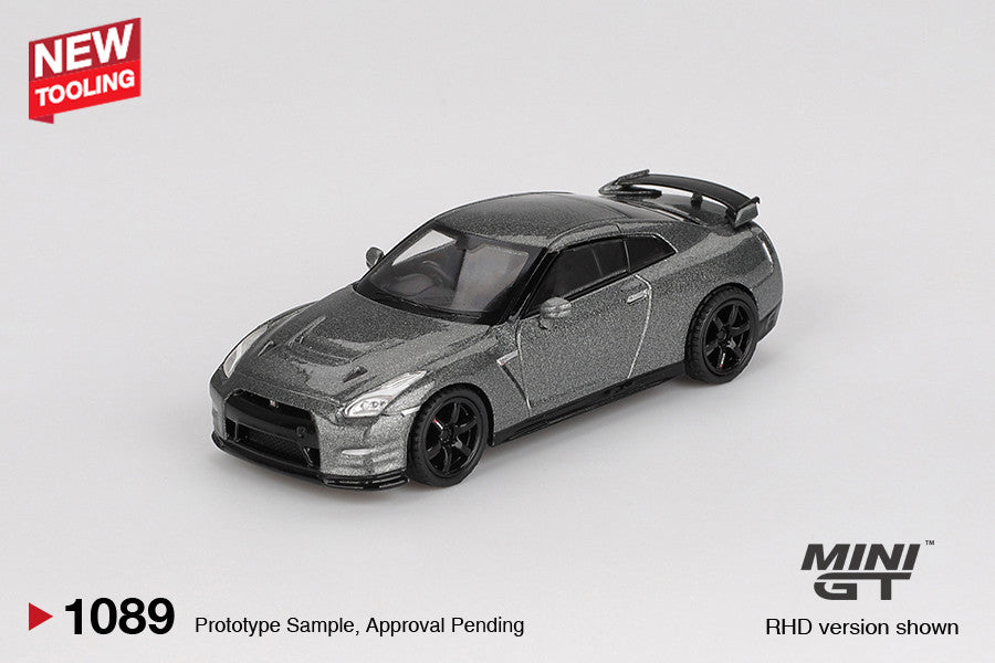 Nissan GT-R (R35) NISMO CRS Version 2013 Dark Metal Gray 1:64 Diecast-Modell