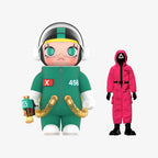 MEGA SPACE MOLLY 400% + Actionfiguren-Set Squid Game