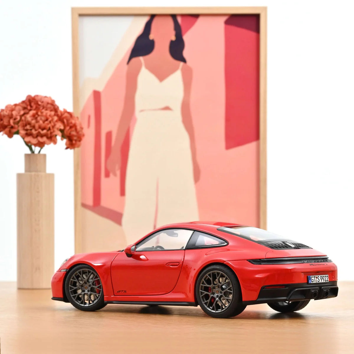 Norev 1/18 2025 Porsche 911 Carrera 4 GTS - Indischrot