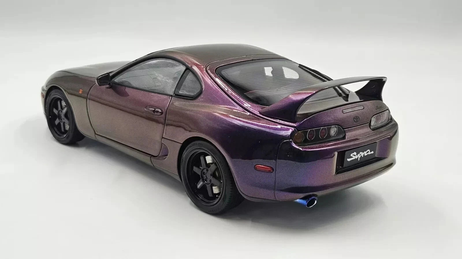 WHEELART Toyota Supra A80 Coupé Midnight Purple (LHD) 1:18 Diecast Modell mit Motor & zusätzlichen Rädern