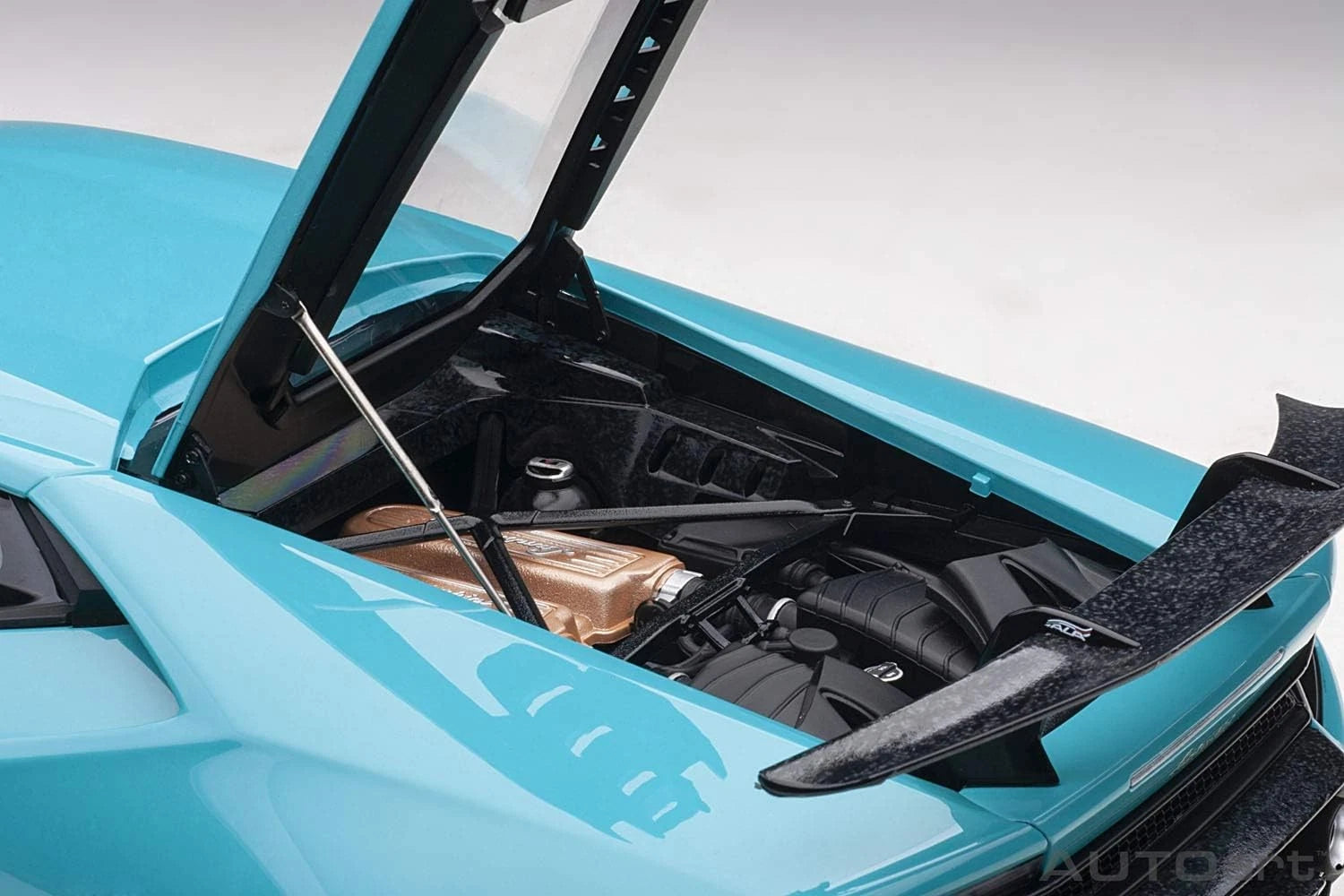 Lamborghini Huracán Performante – Hellblau Maßstab 1:12 von AUTOart