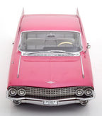 Cadillac Series 62 Coupe DeVille 1961 Rosa Maßstab 1:18 Modell