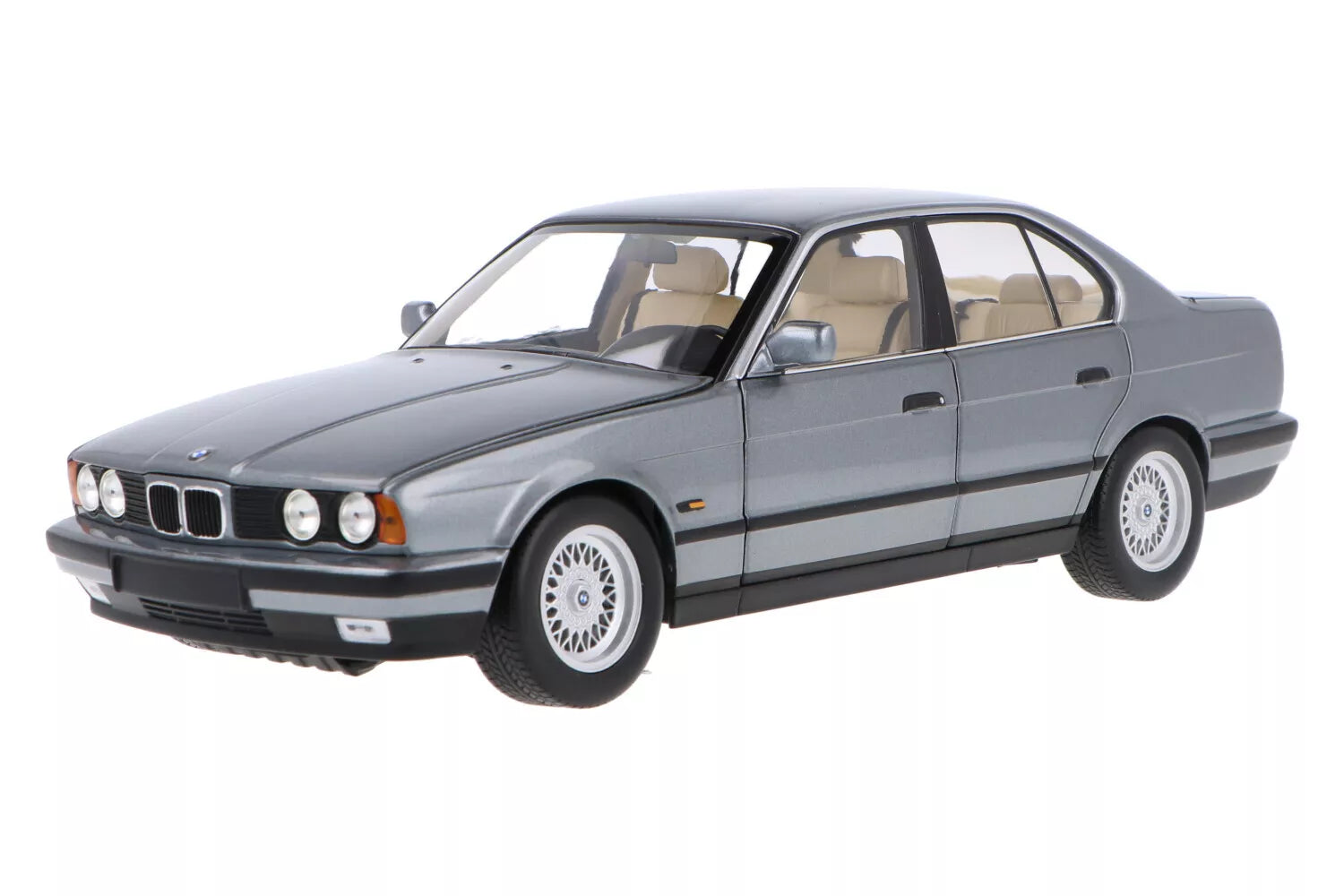 Minichamps BMW 535i (E34) Grau Metallic Modell im Maßstab 1:18
